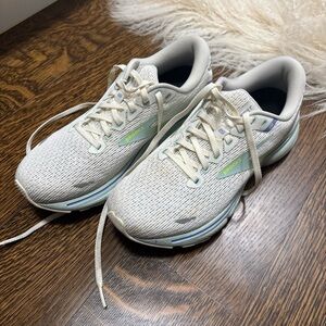 Brooks Women's Cream and Blue Sneakers